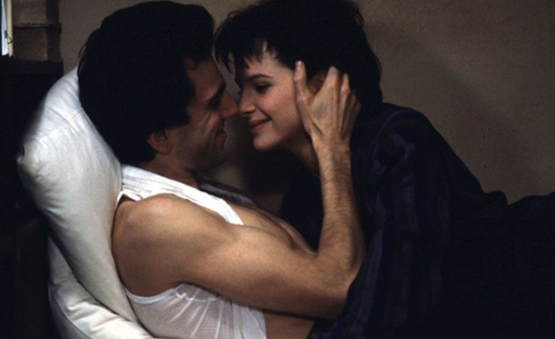 Daniel Day Lewis y Juliete Binoche, en la versión cinematográfica Phillp Kaufman de 1987.